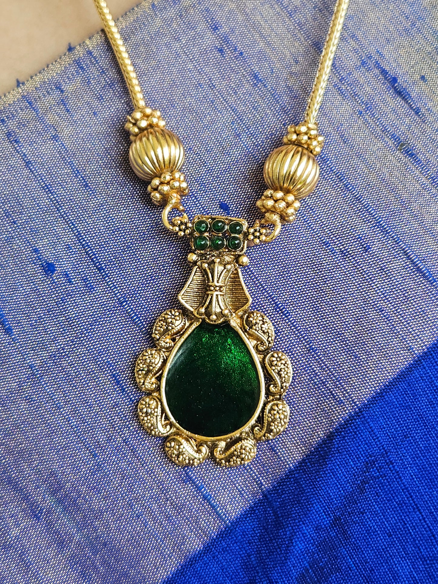 Necklace - long palakka green