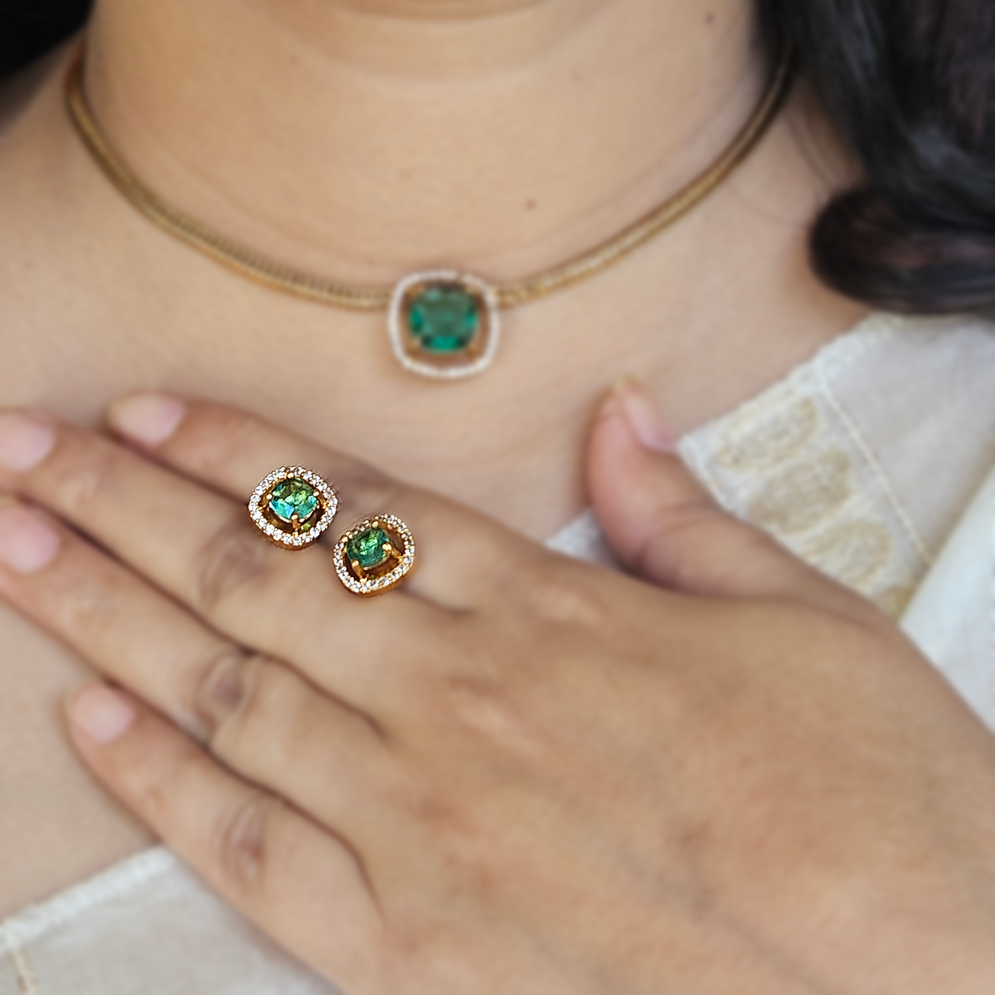 Simple choker green with earrings