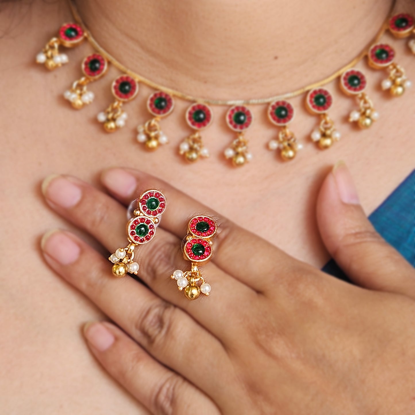 Multi pendant necklace with earrings