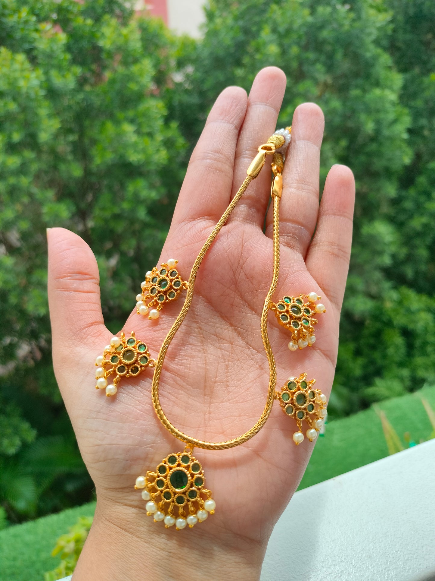 Multi pendant necklace with earrings - Green and white