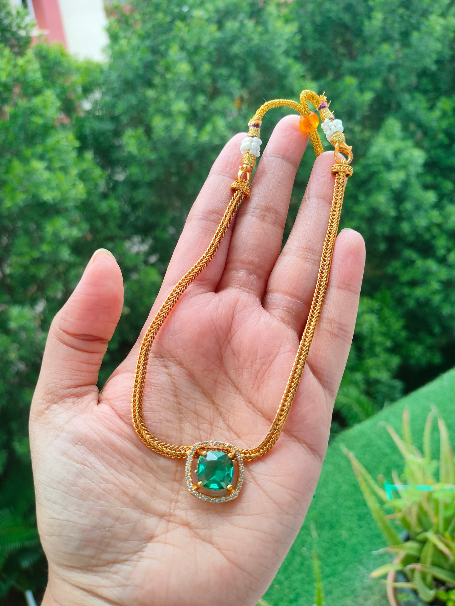 Simple choker with earrings