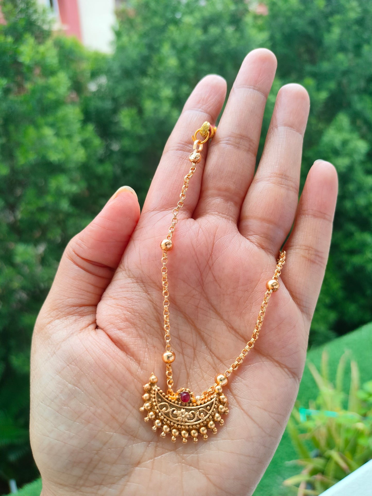 Simple choker set with moon pendant