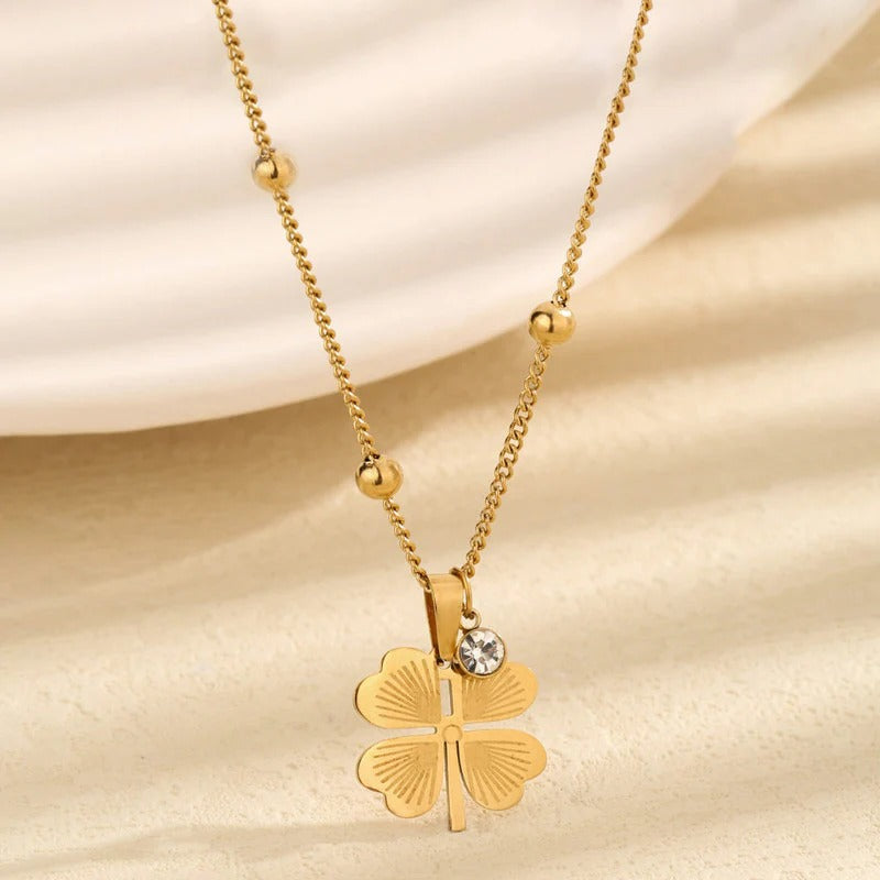Stainless steel Anti tarnish necklace with flower pendant