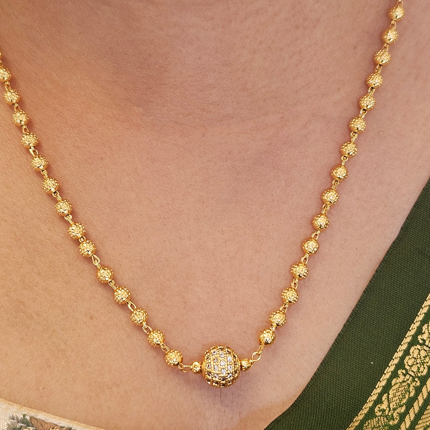 Golden Ball necklace - Guarantee