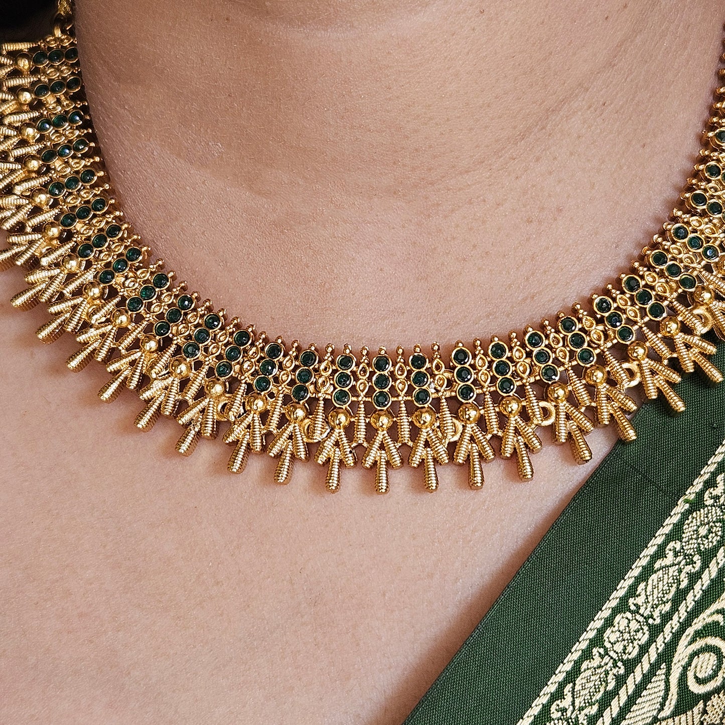 Necklace green stone