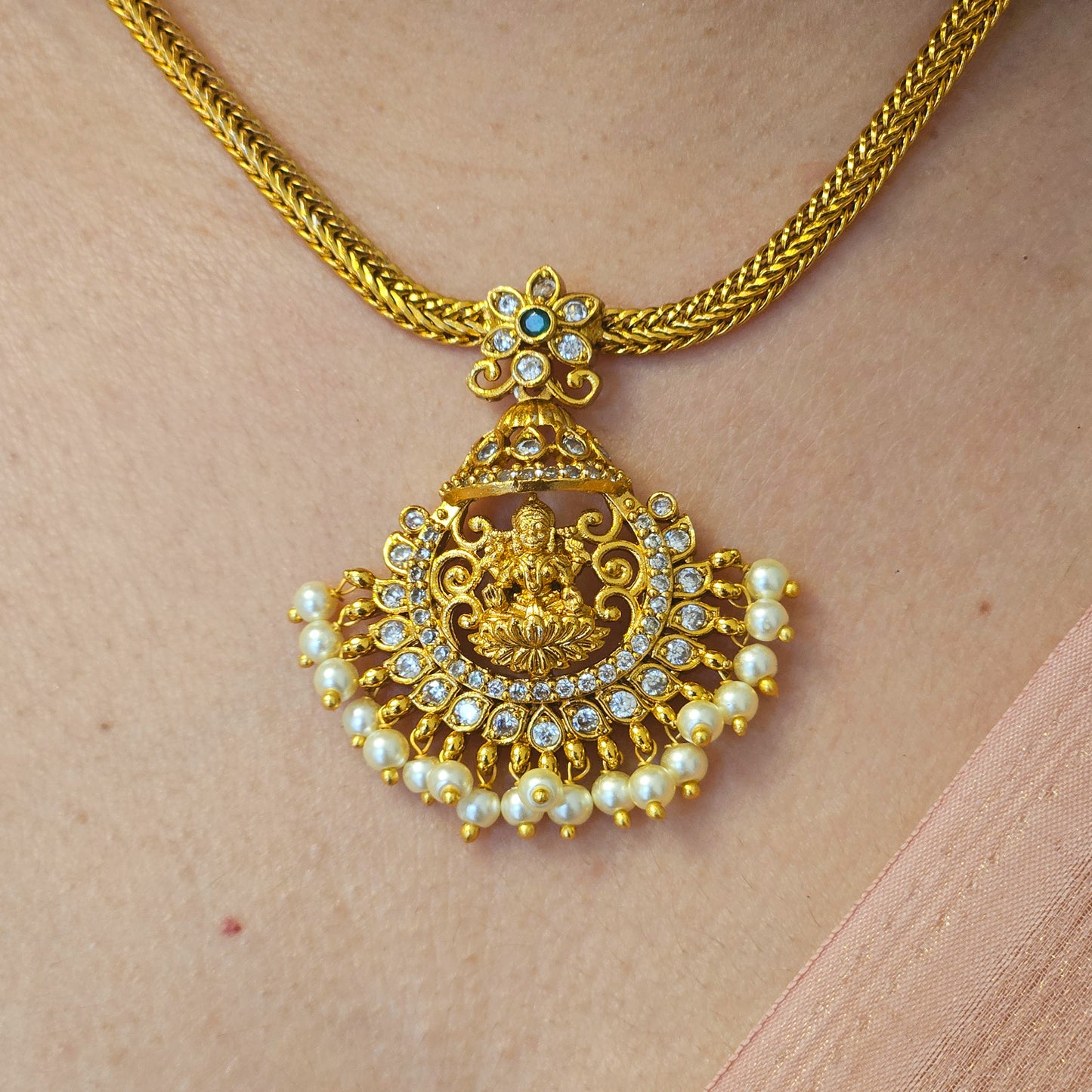 Attige with pearl drops
