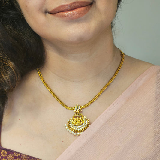 Attige with pearl drops