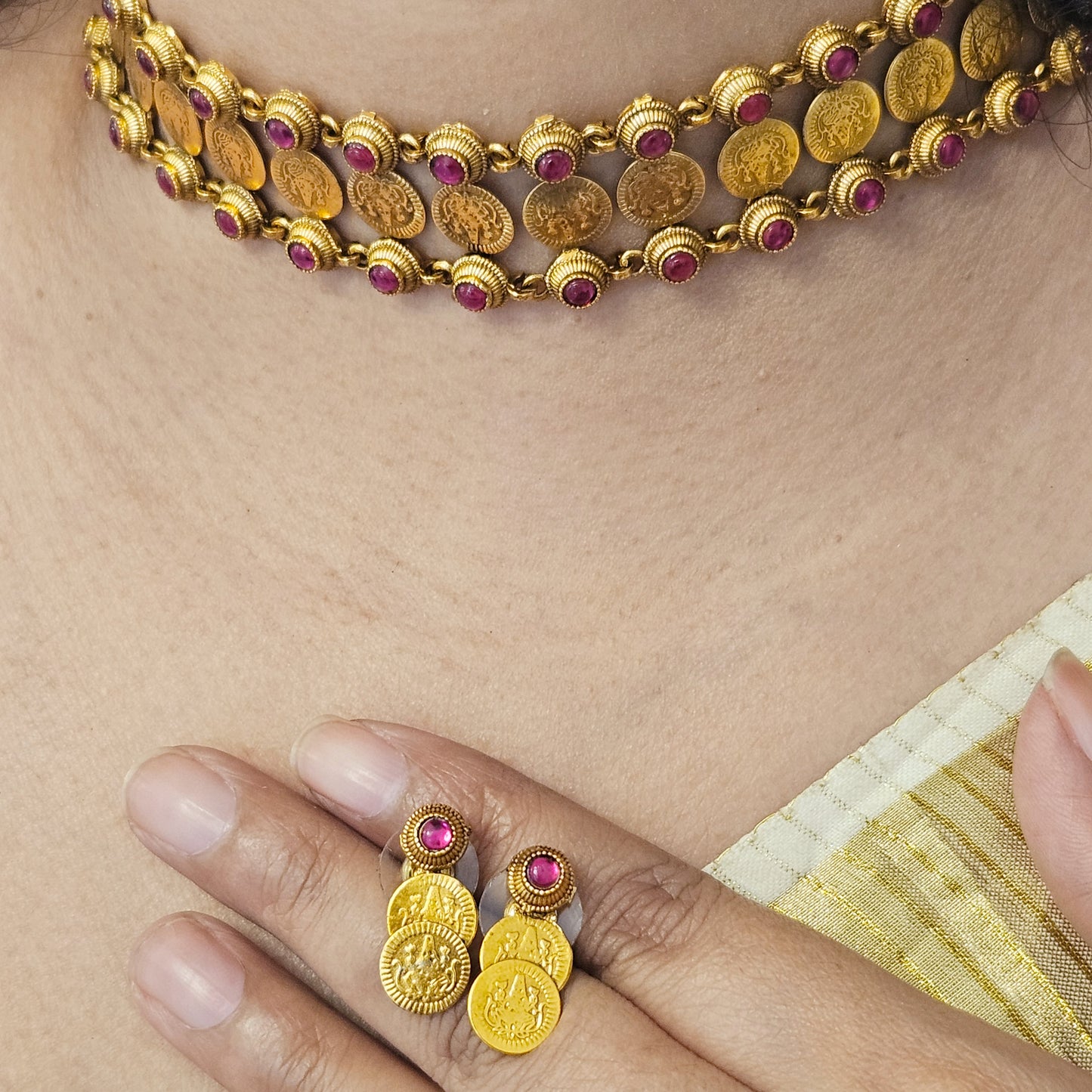 1 Choker coin Ruby- Onam
