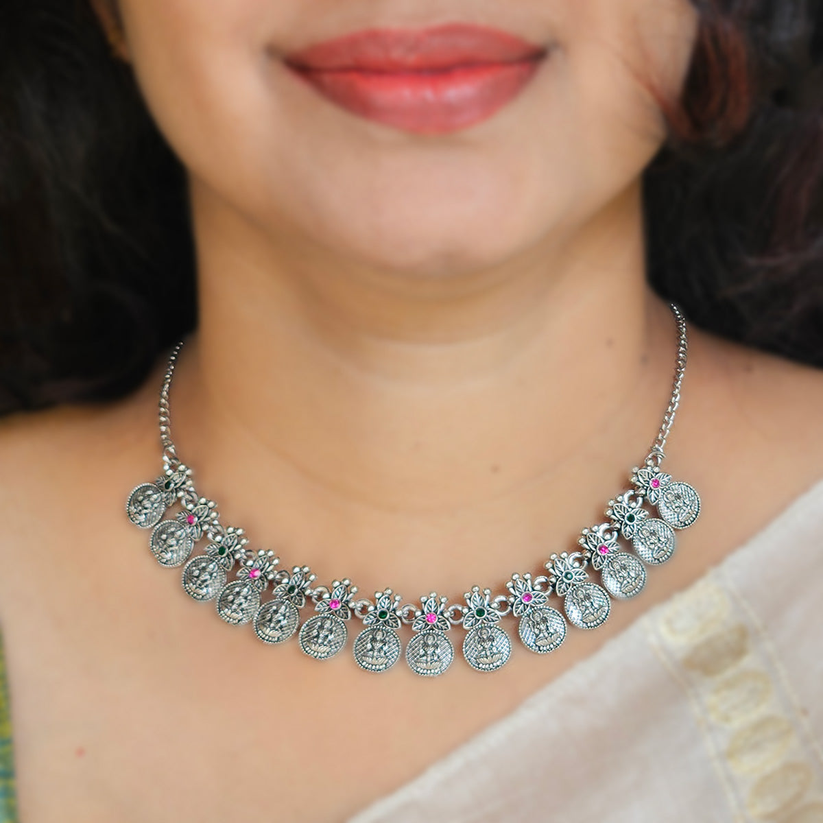 Necklace silver colour