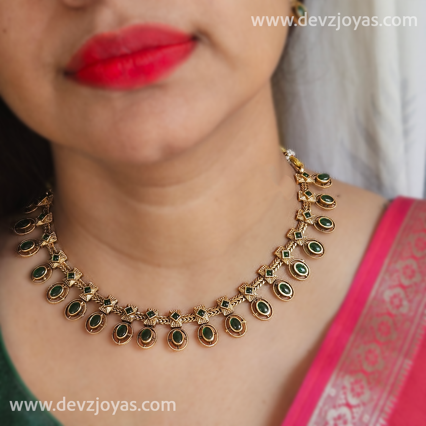 Necklace green stone
