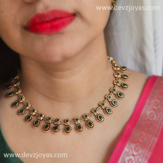 Necklace green stone