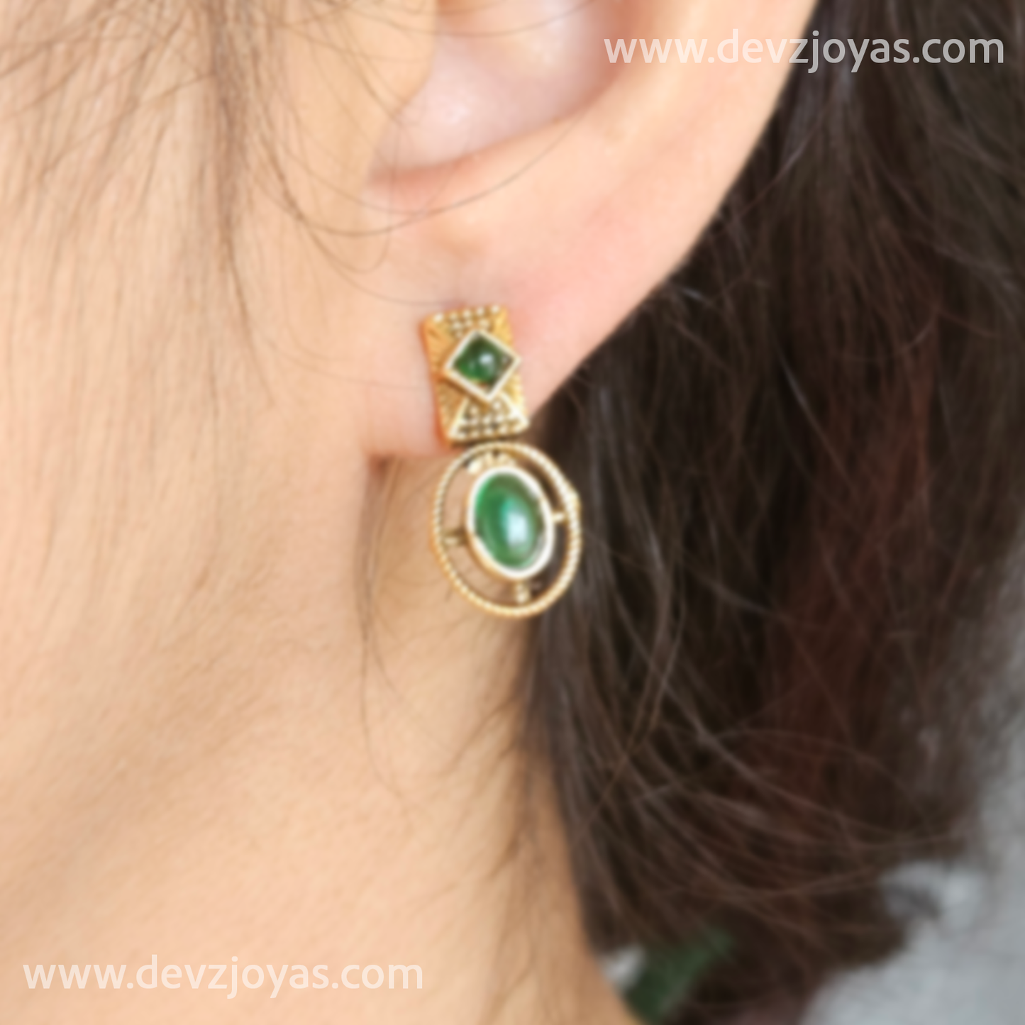 Necklace green stone