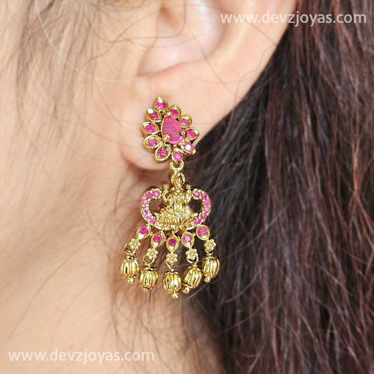 Attigei ruby stone pendant