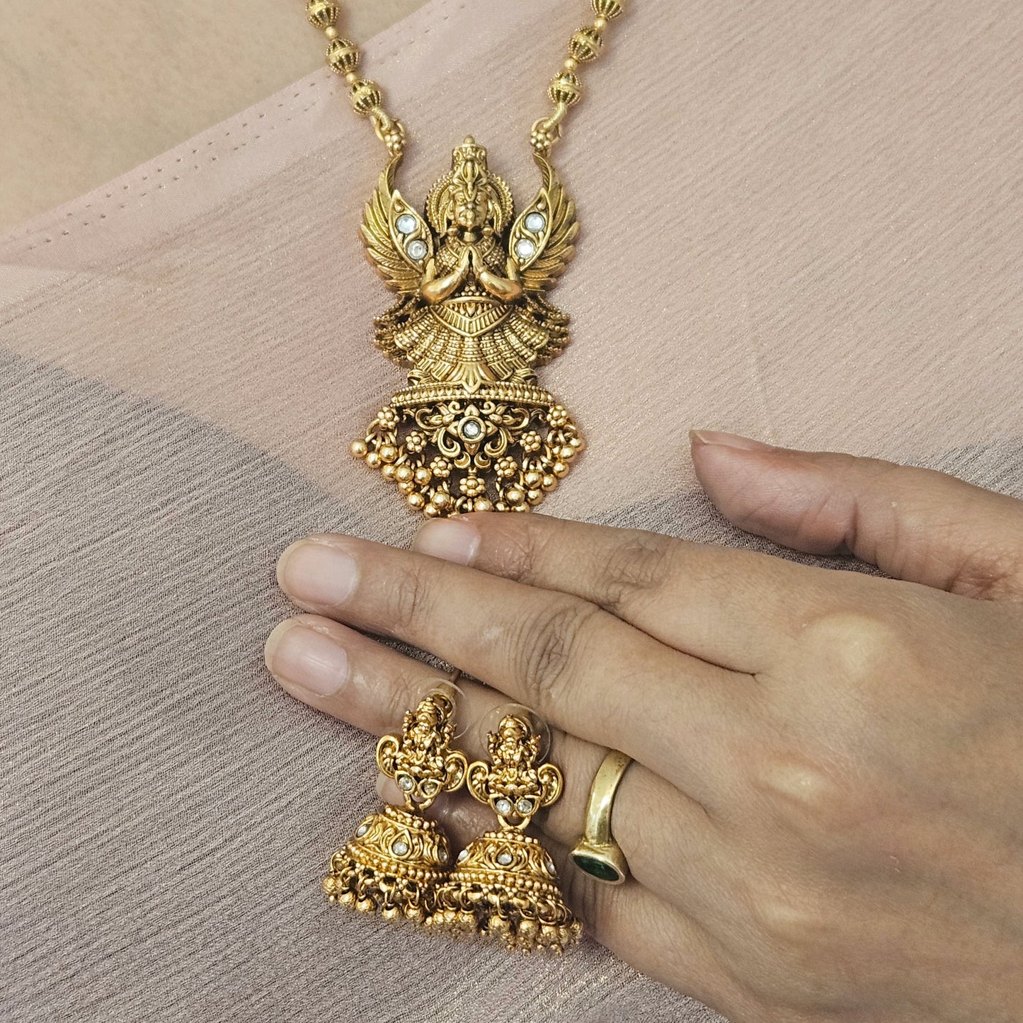 Short haram ball chain