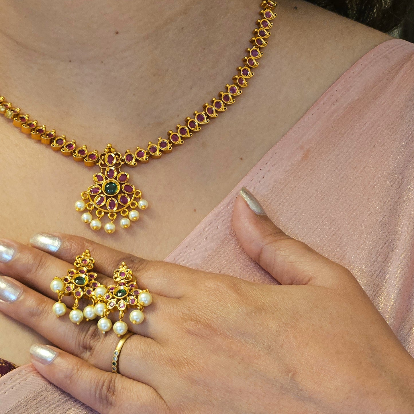 Attige Ruby stone