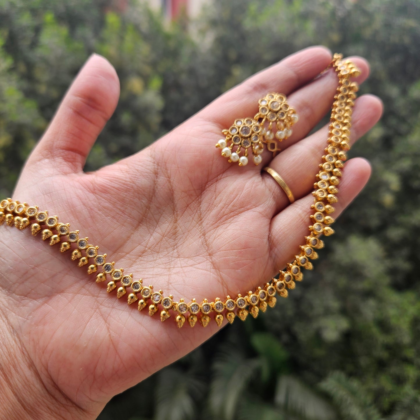 Necklace set traditional white stones
