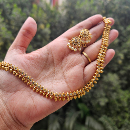 Necklace set traditional white stones