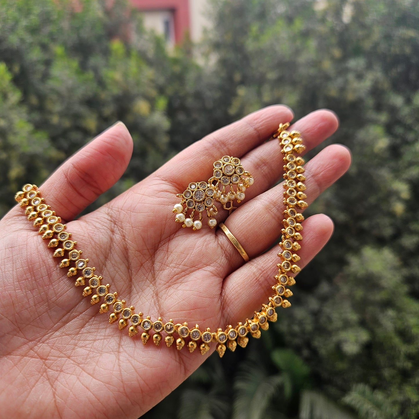 Necklace set traditional white stones