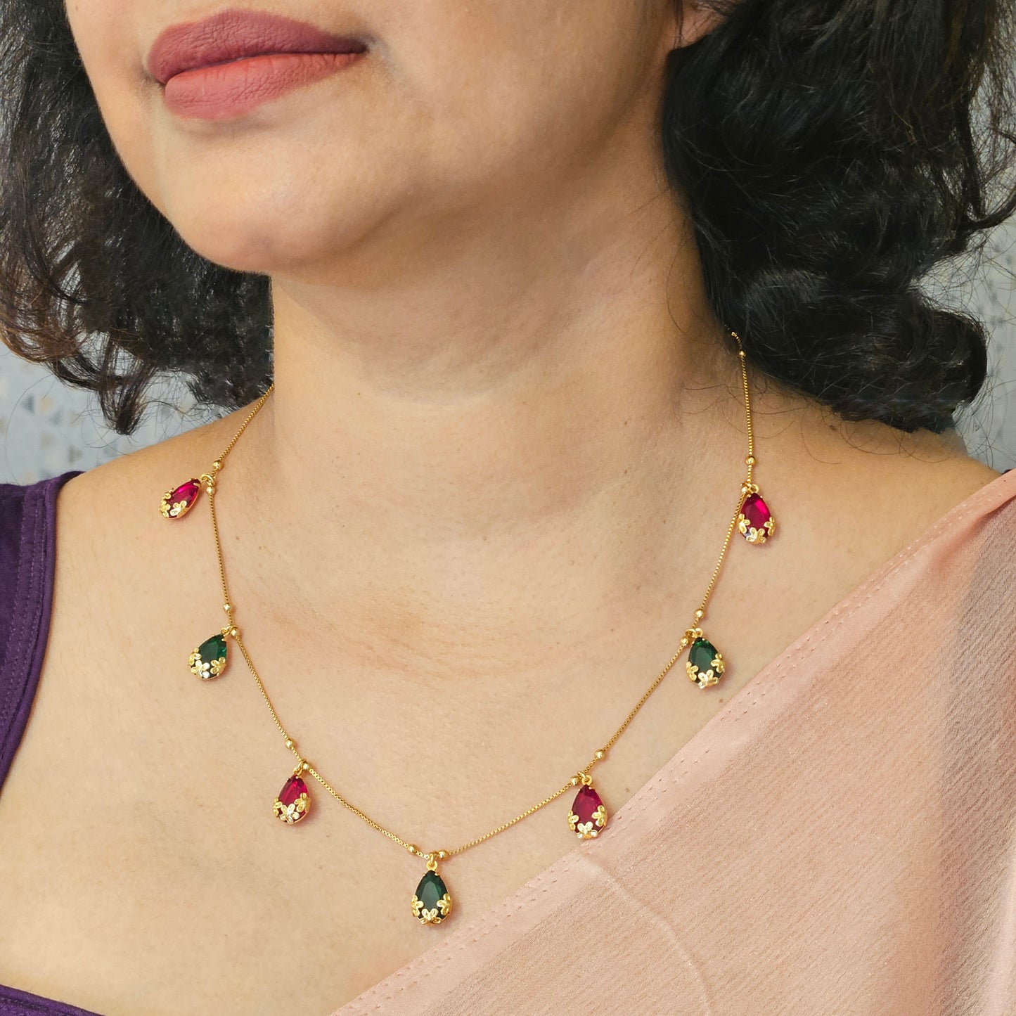 Necklace multi pendant drops red and green