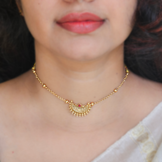 Simple choker set with moon pendant