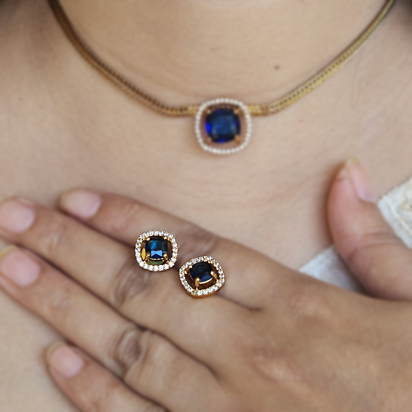 Simple choker with blue stone and earrings