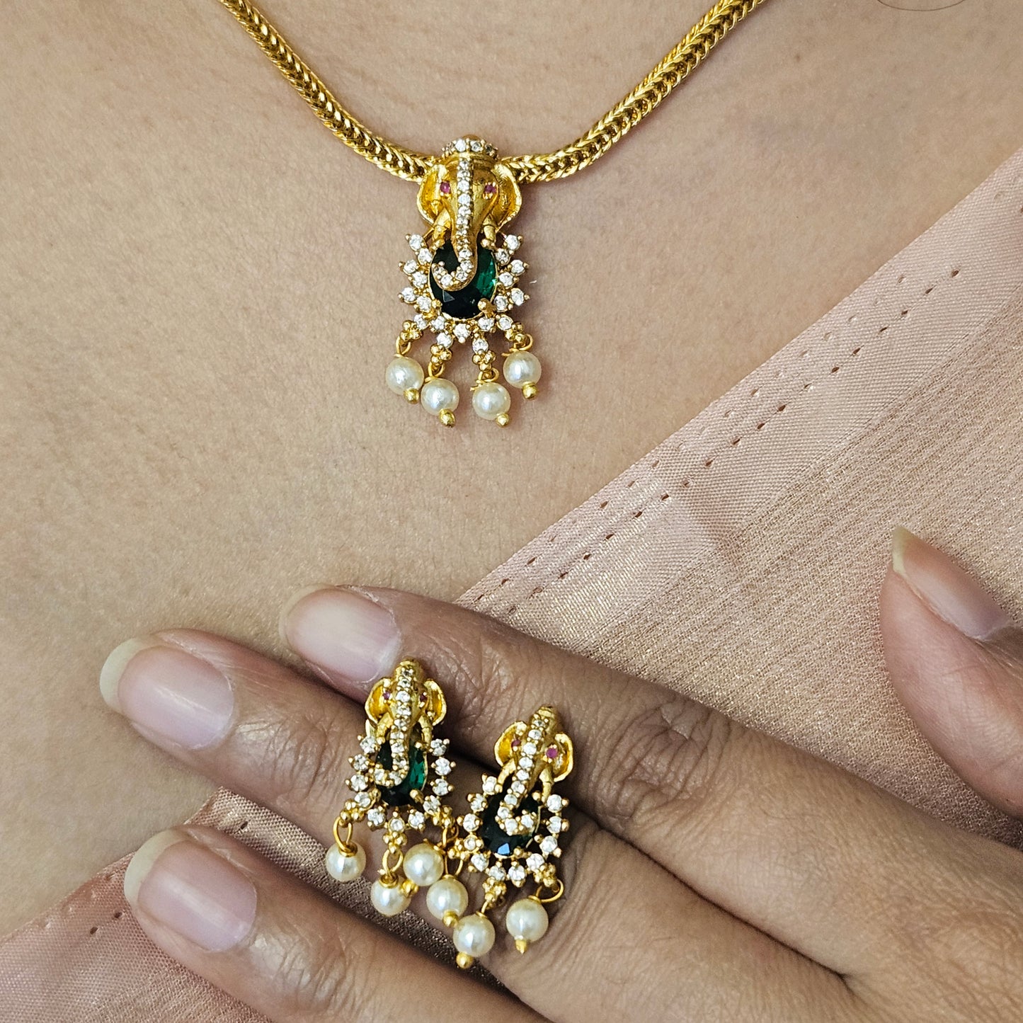 Attige Vinayaka with fish hook back chain and earrings