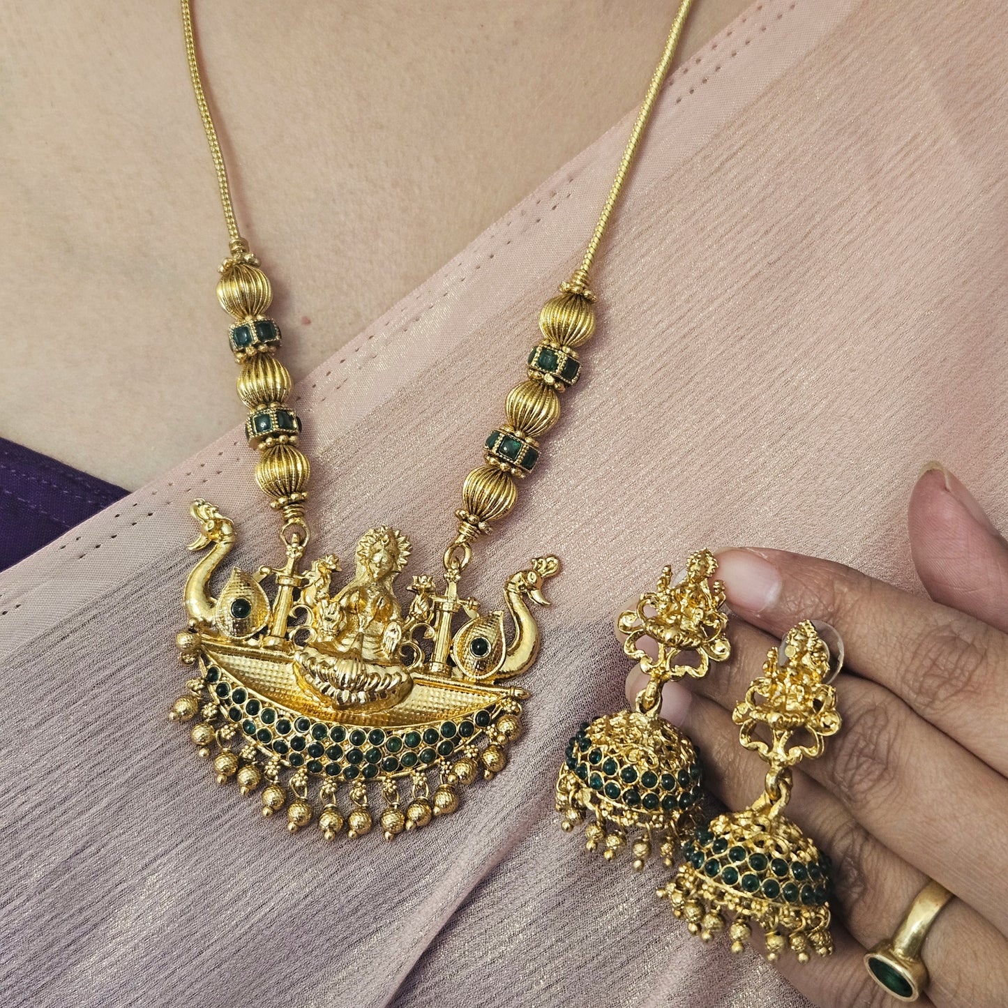 Short haram Lakshmi