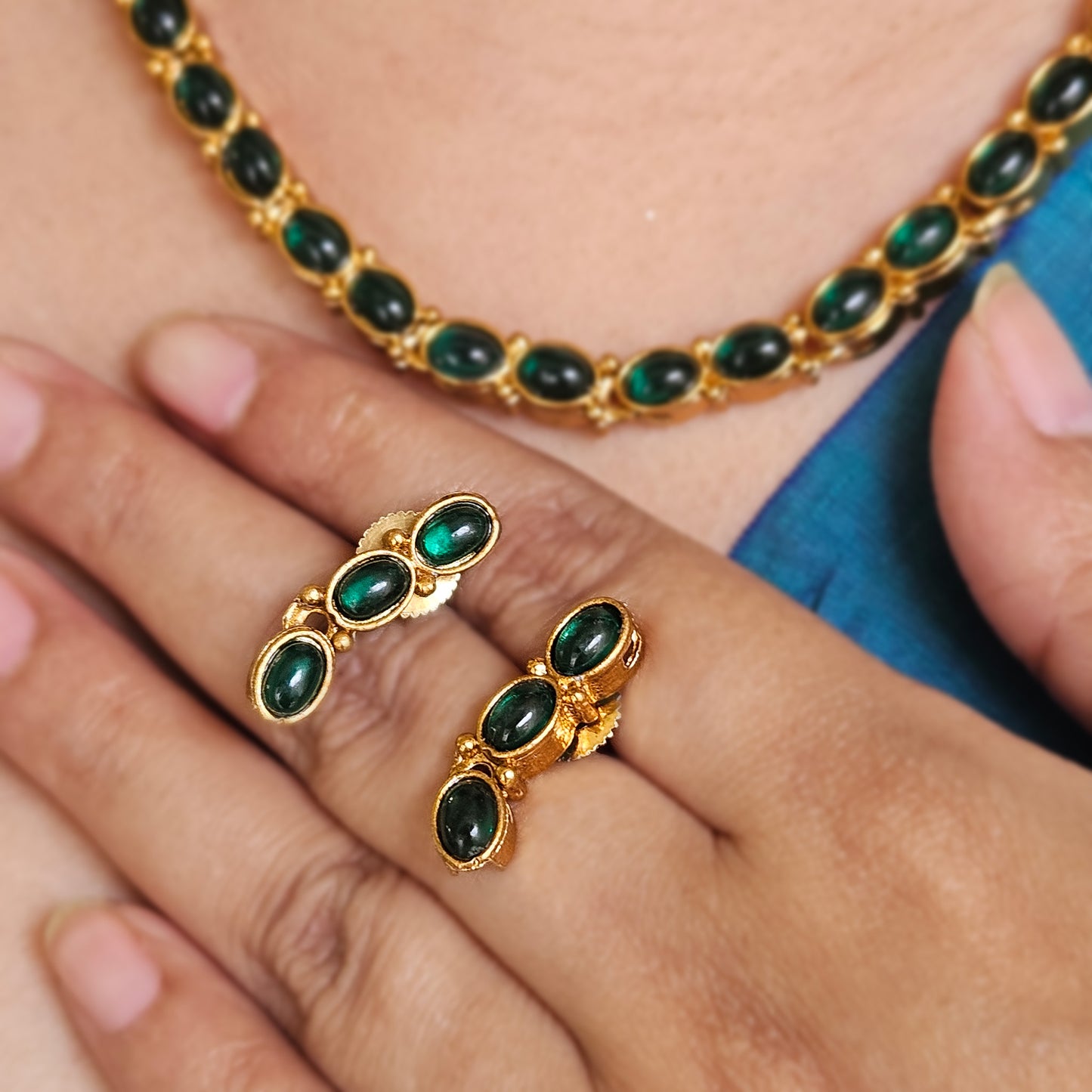 Necklace green stone