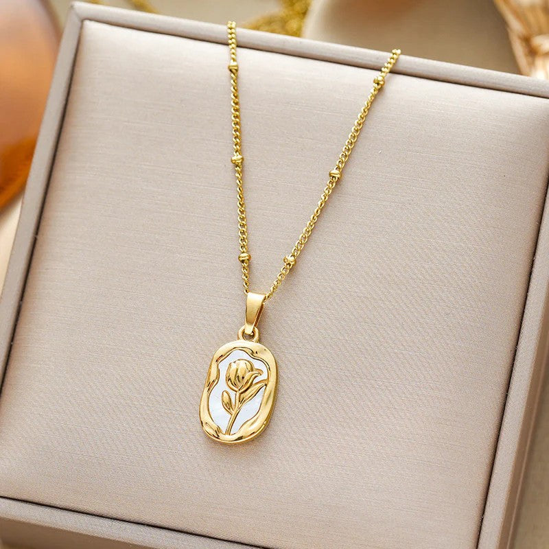 Stainless steel anti tarnish golden chain with rose pendant white