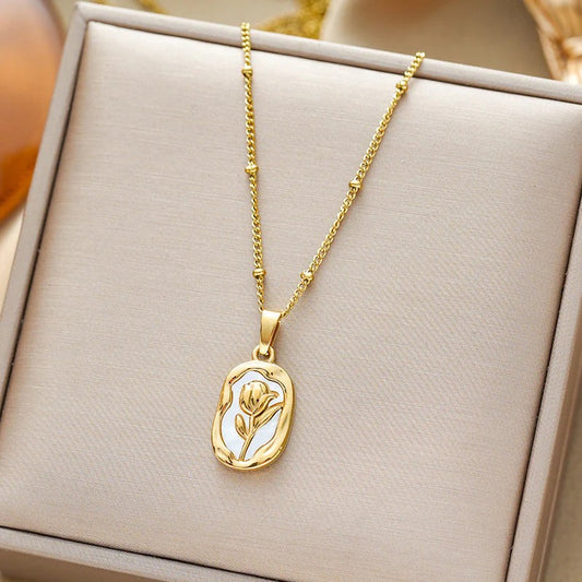 Stainless steel anti tarnish golden chain with rose pendant white