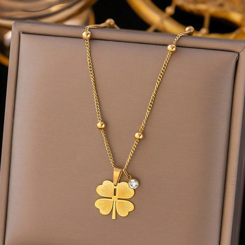 Stainless steel Anti tarnish necklace with flower pendant
