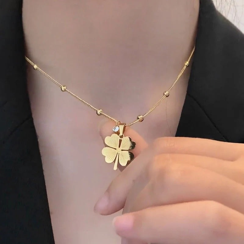 Stainless steel Anti tarnish necklace with flower pendant