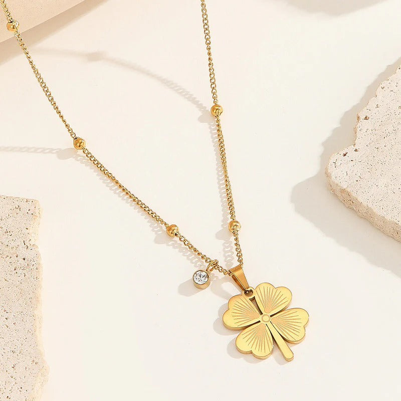 Stainless steel Anti tarnish necklace with flower pendant