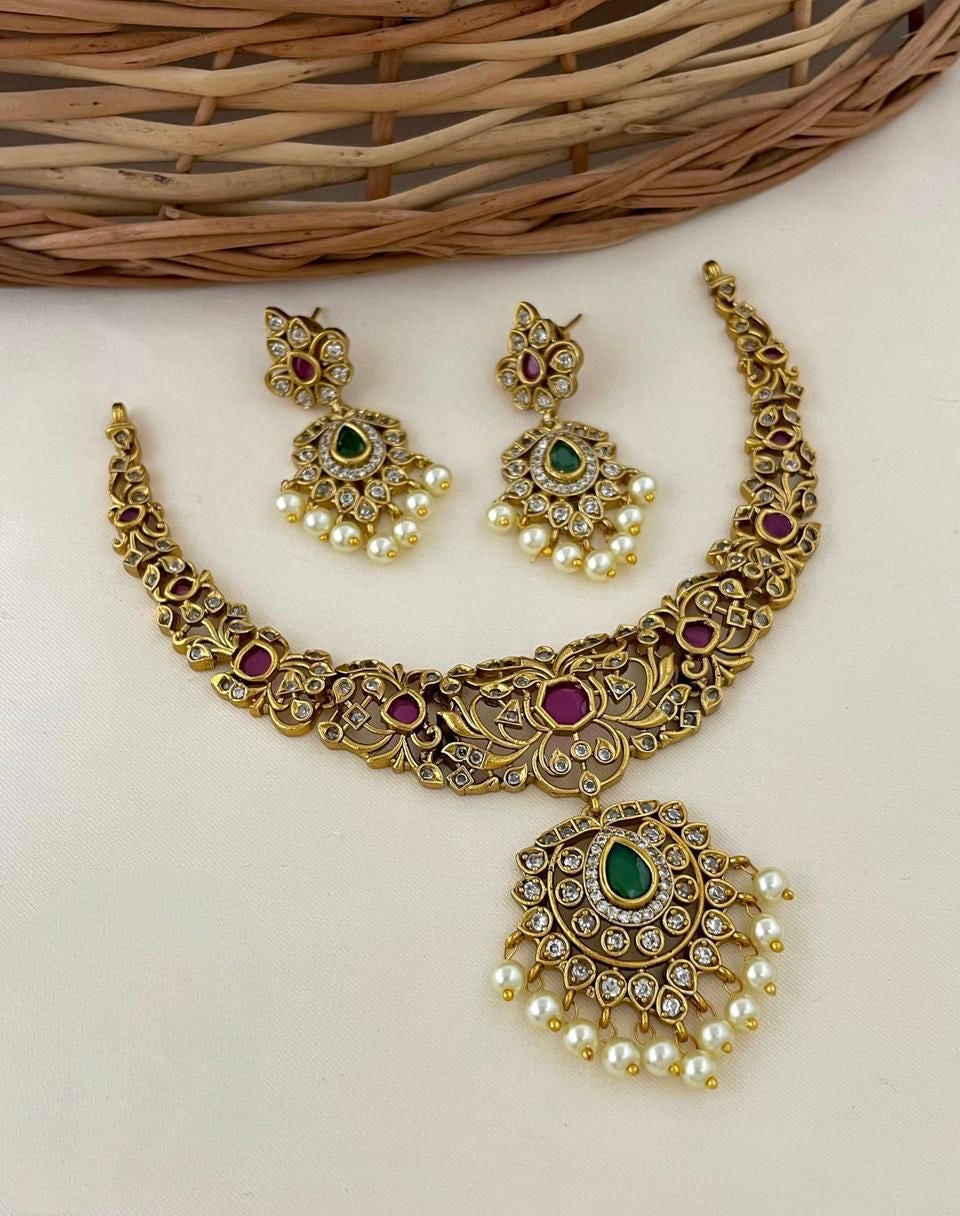 Necklace set Jadau with pearl drops, ruby and emerald - Non idol
