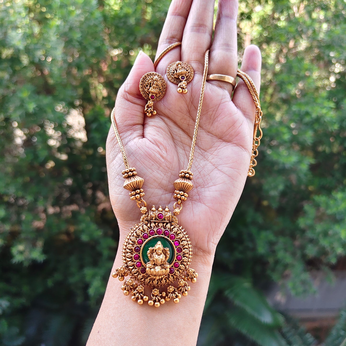 Short haram Green and Ruby stone