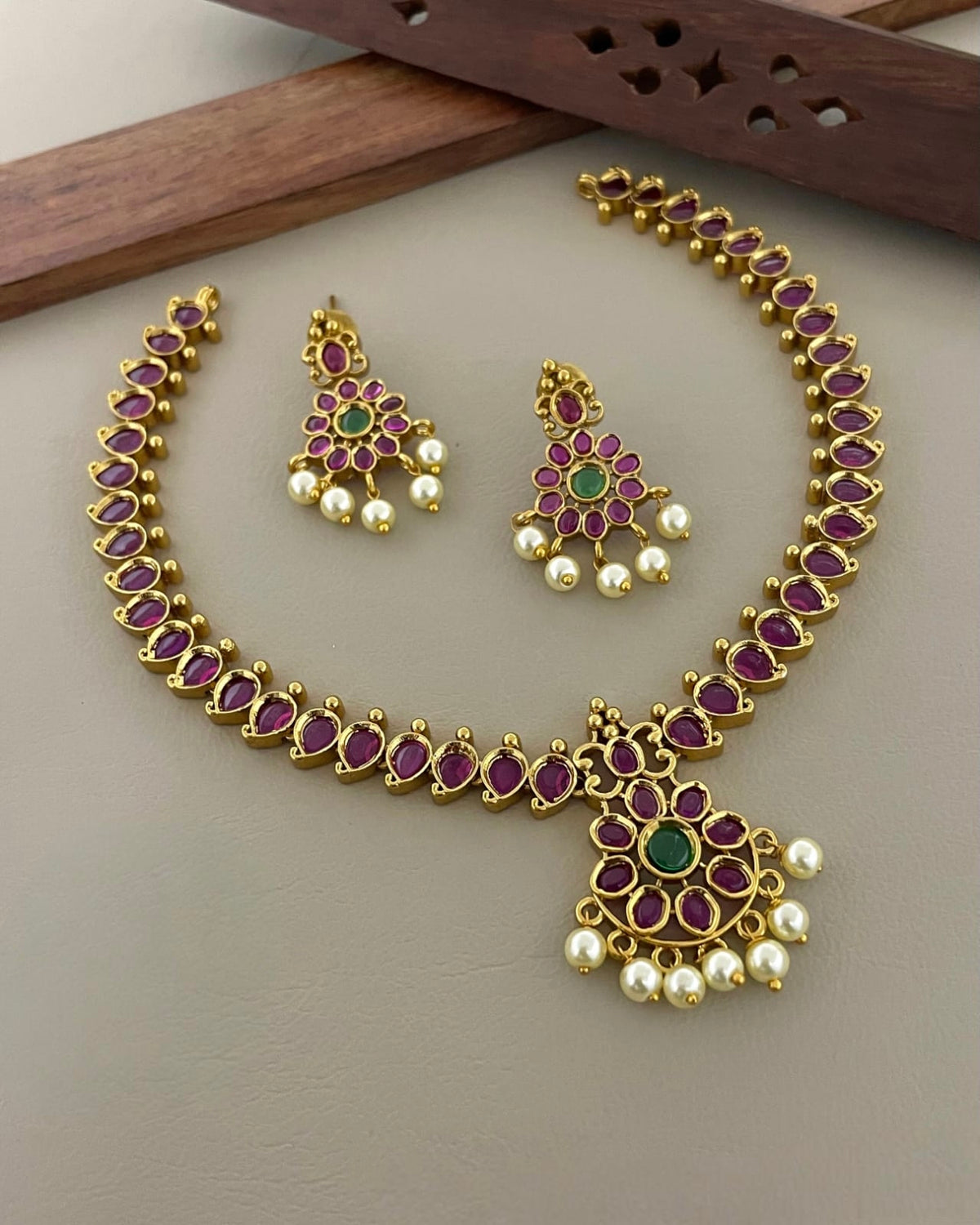 Attige Ruby stone