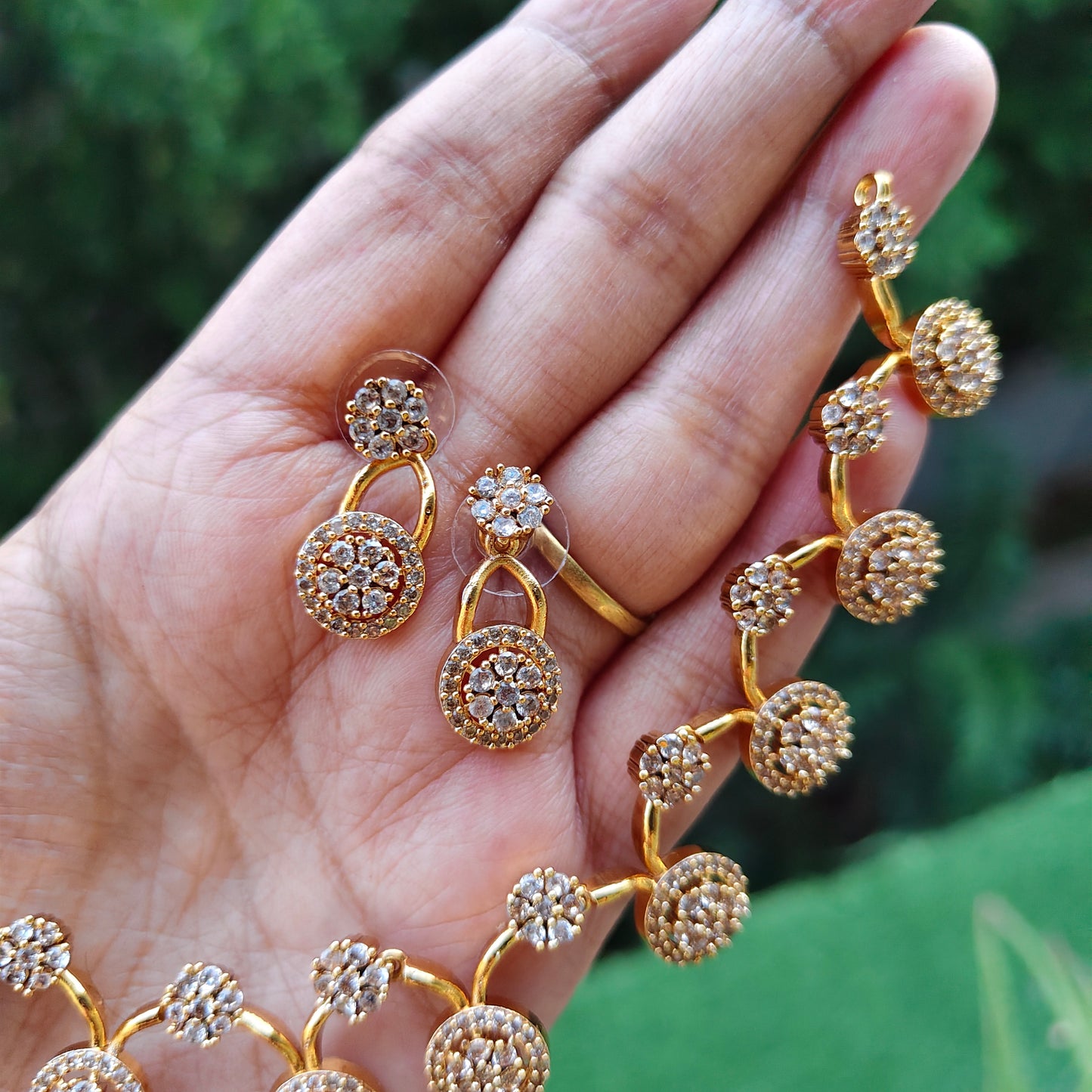 Ad studded necklace Set