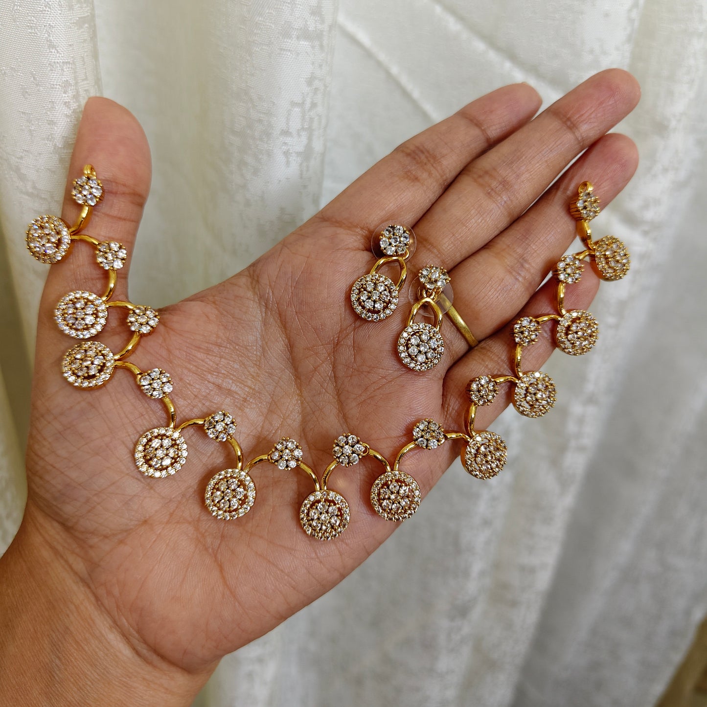 Ad studded necklace Set