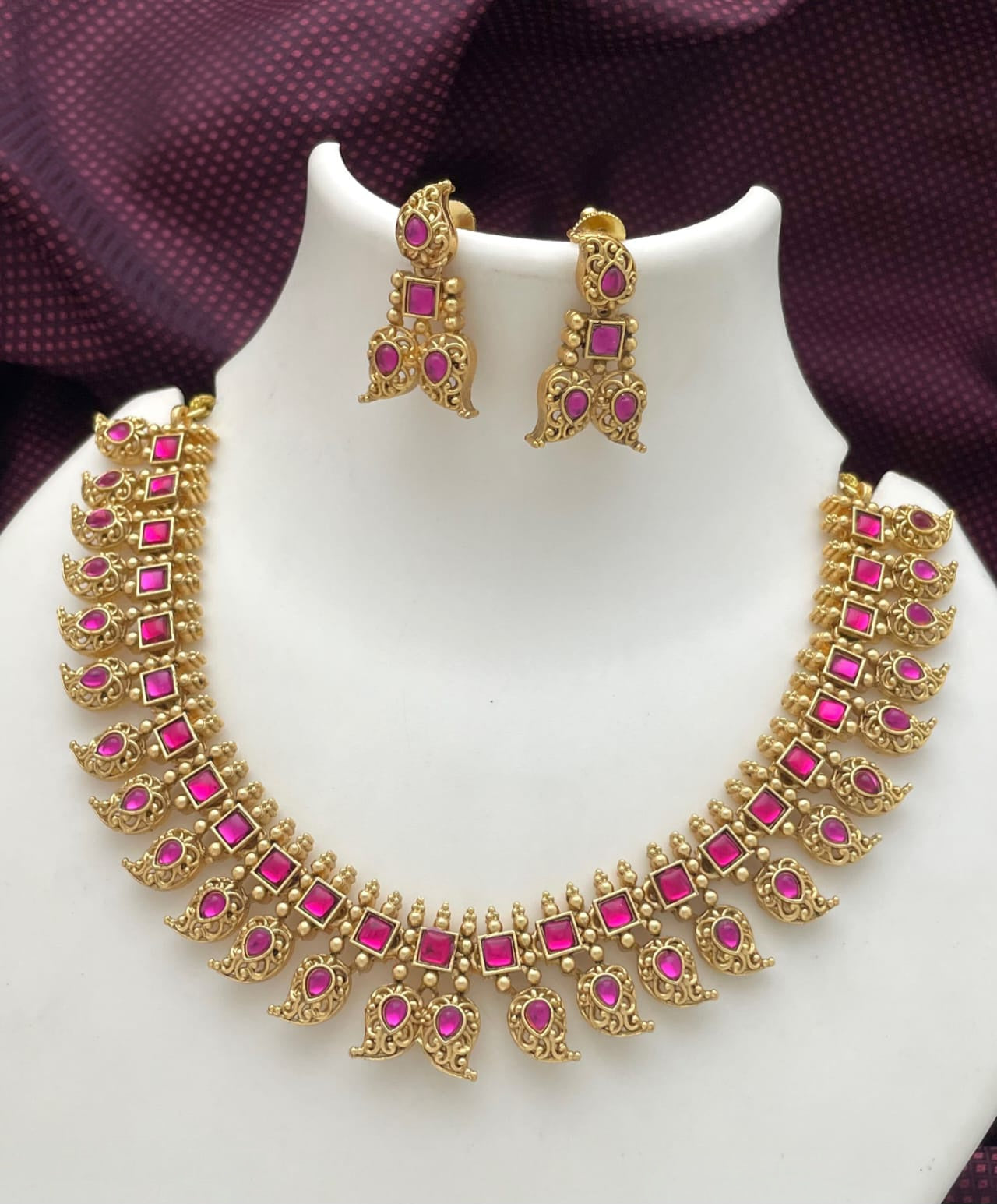 Necklace Mango with ruby stones