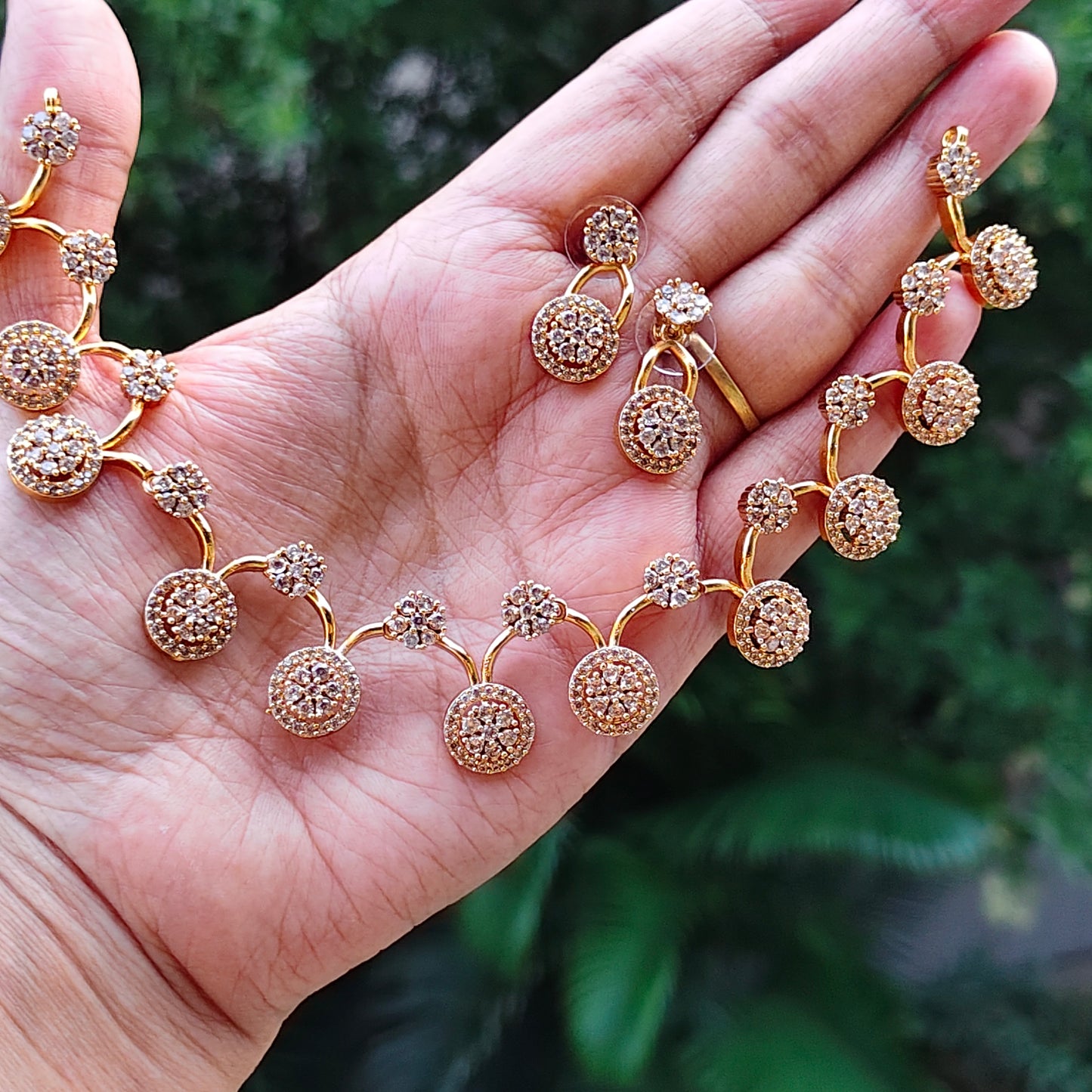 Ad studded necklace Set