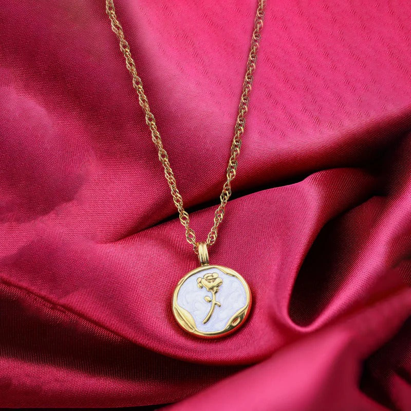 Stainless steel Anti tarnish necklace with rose pendant