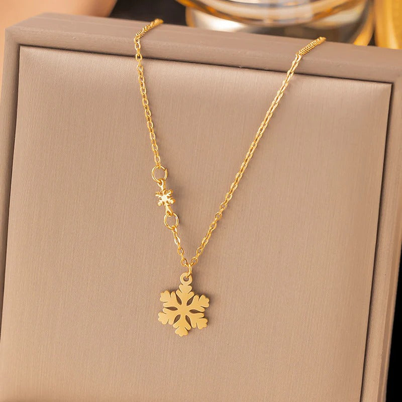 Stainless steel Anti tarnish necklace with snowflake pendant