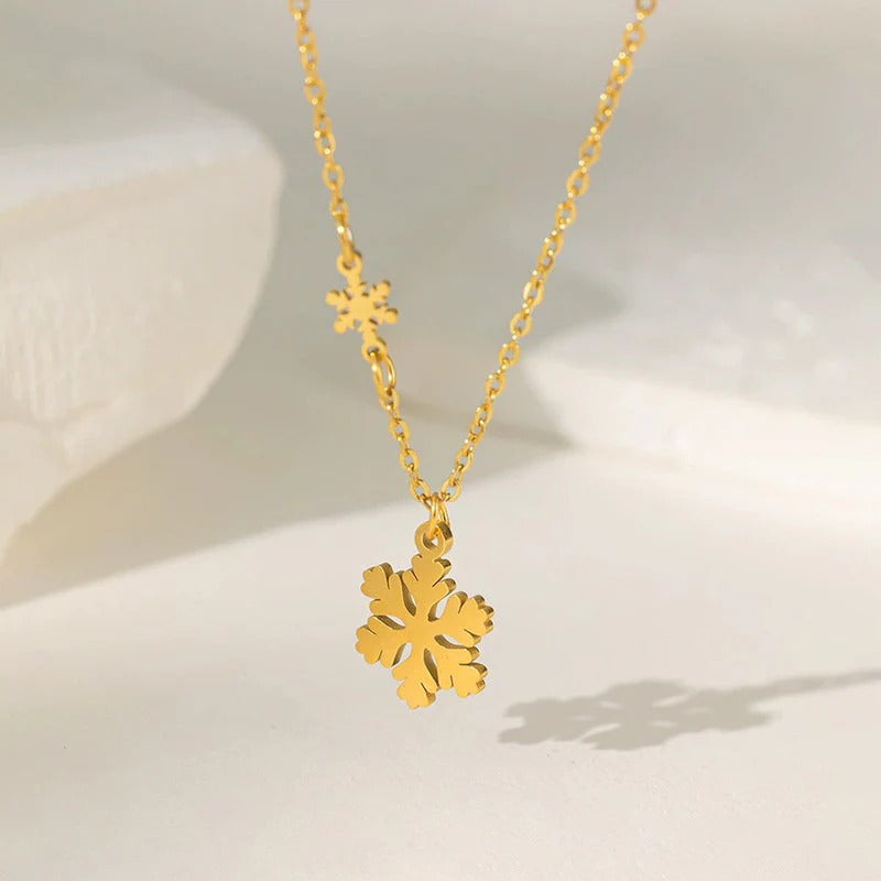 Stainless steel Anti tarnish necklace with snowflake pendant