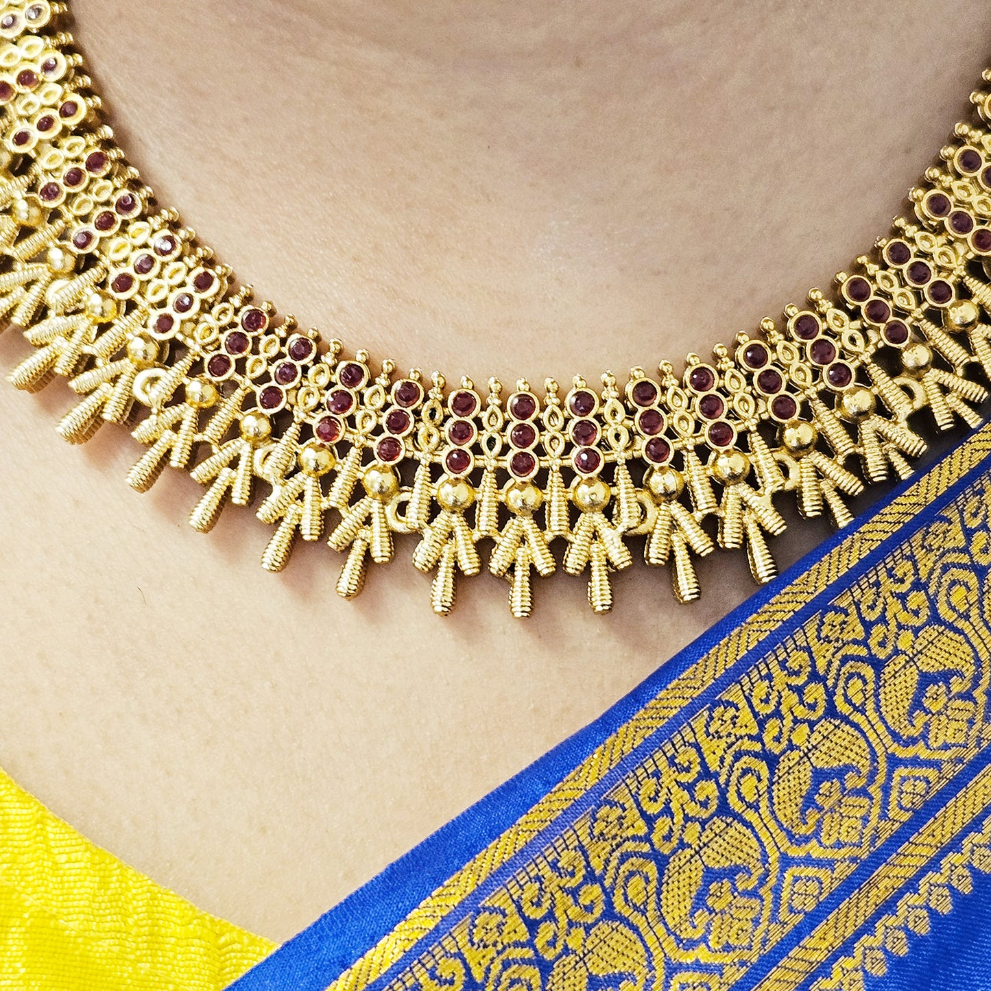 Necklace set gold finish