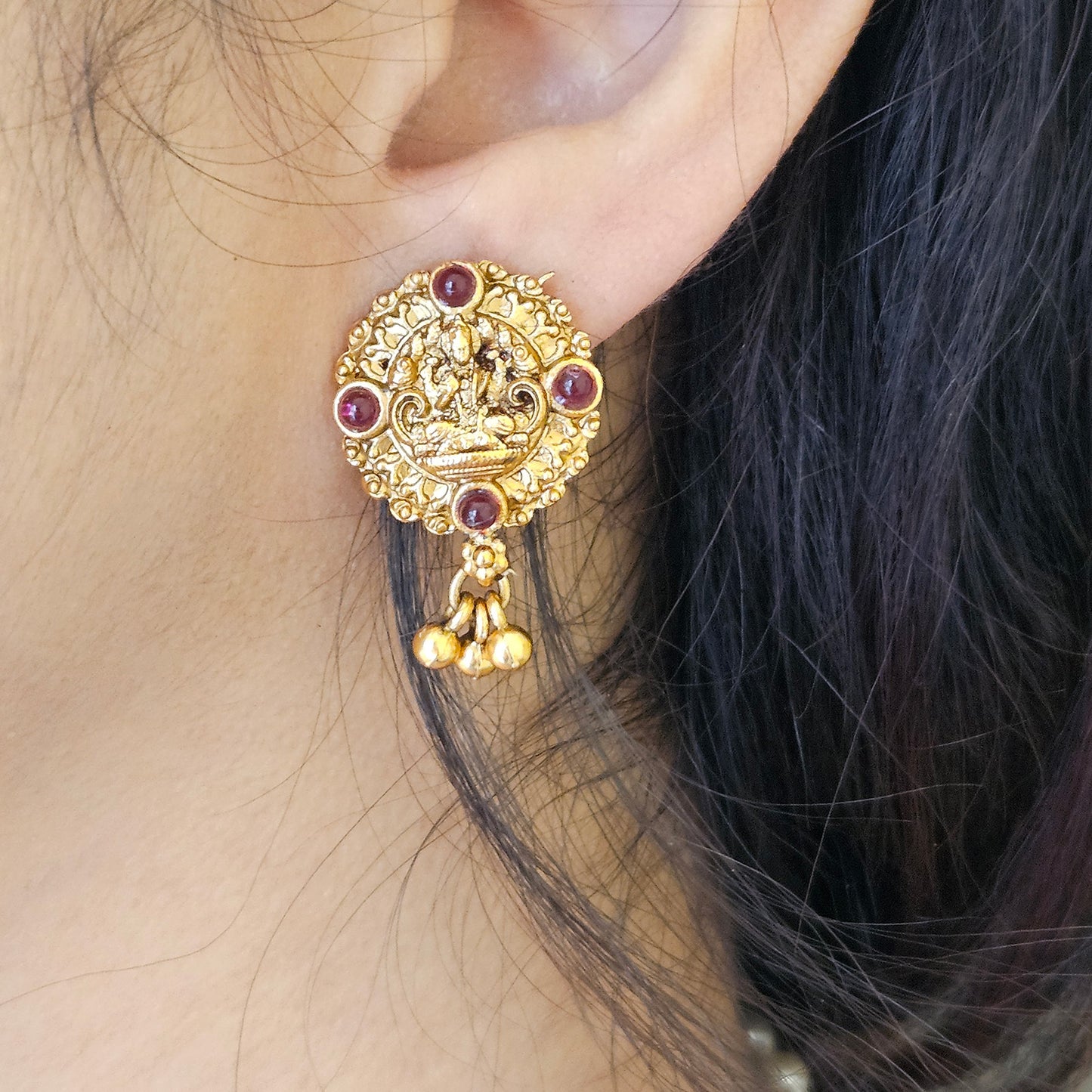 Short haram Pearl -Lakshmi Pendant multicolour stone