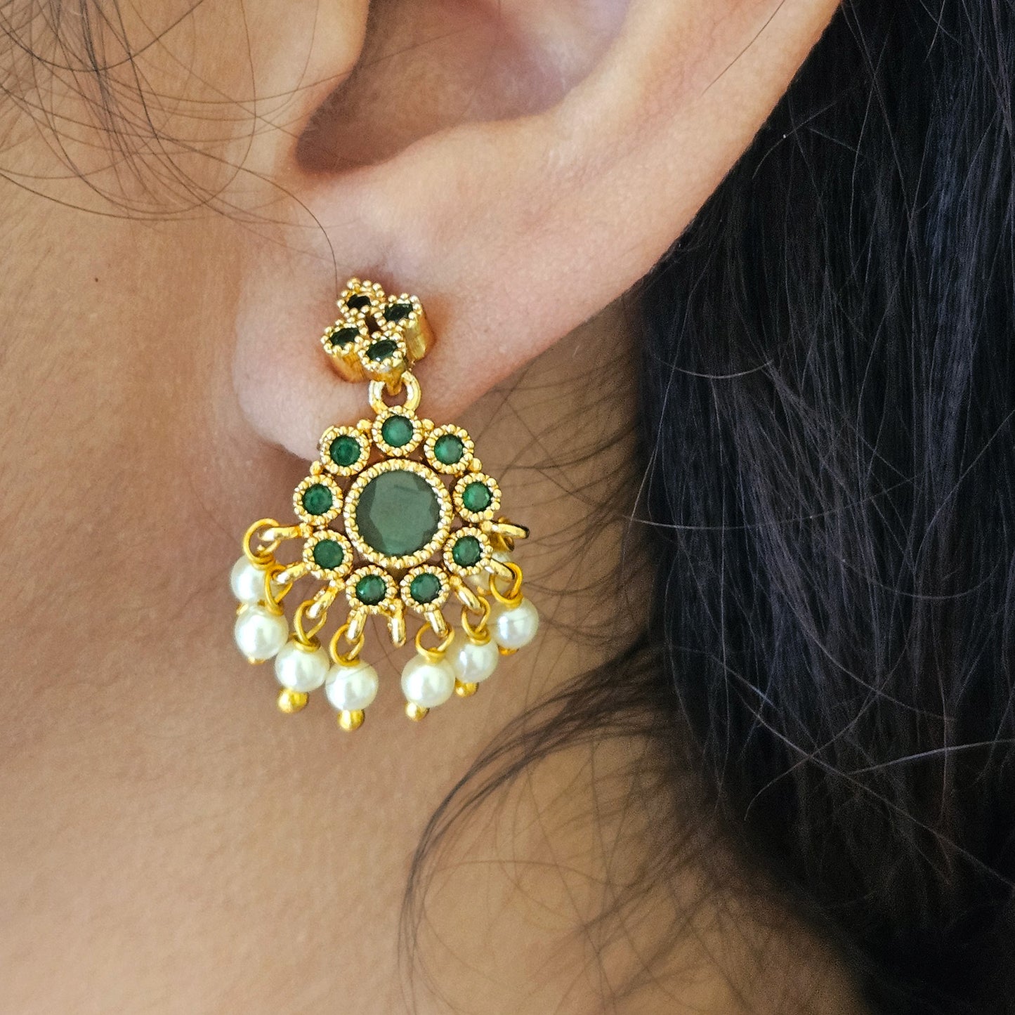 Traditional attige green