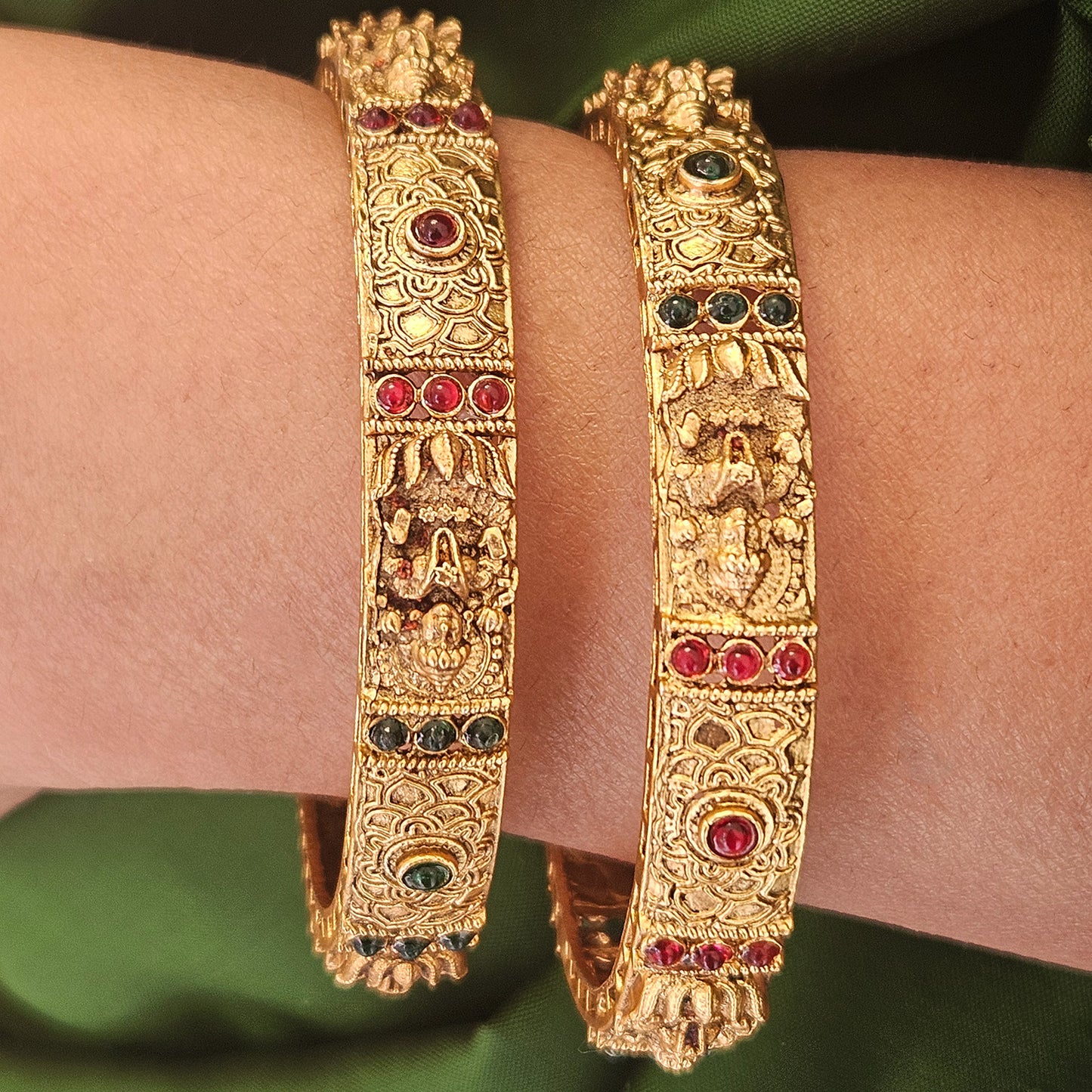 Bangles set of 2. Size: 2.4