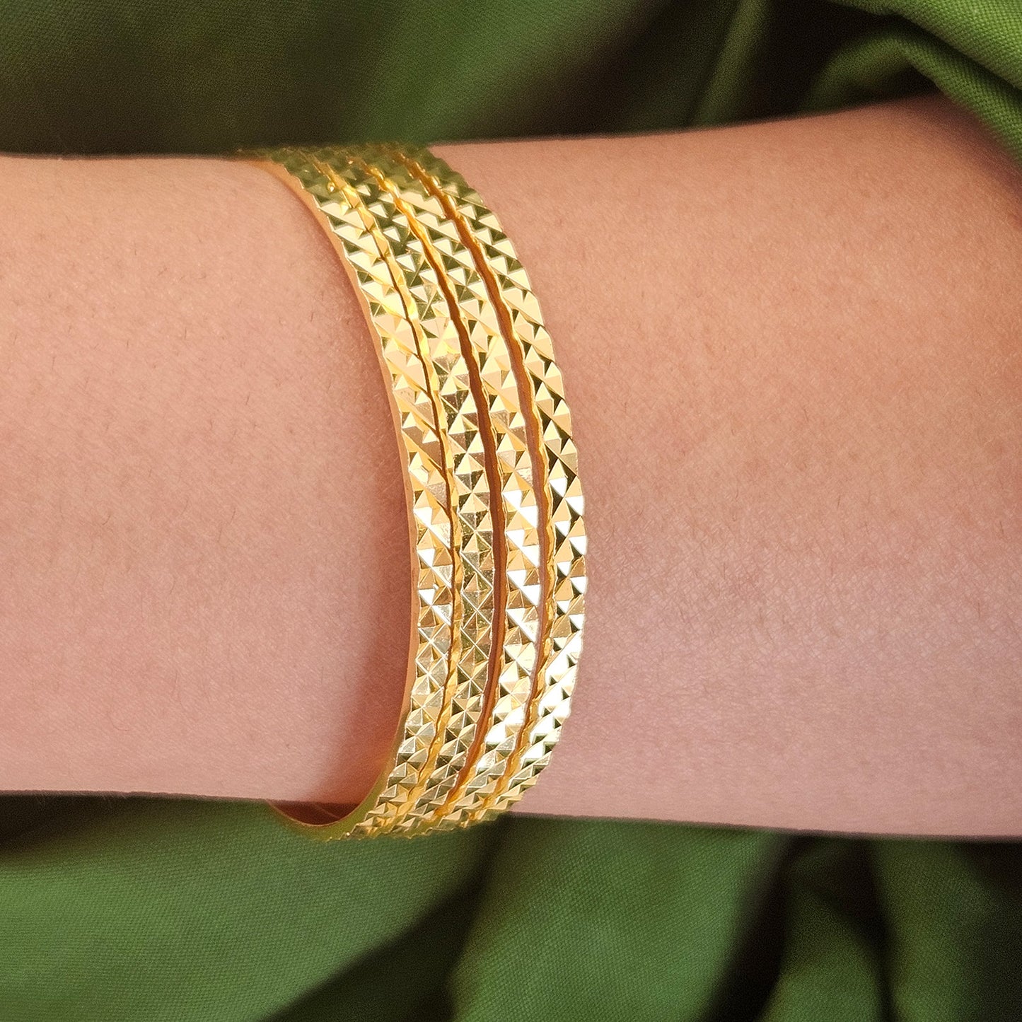 Bangles set of 4, Size: 2.6 - Guarantee