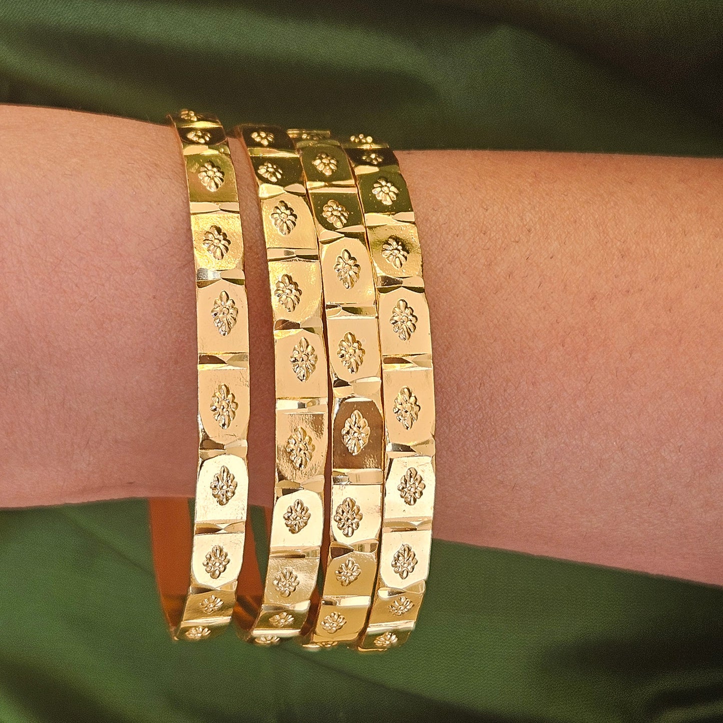 Bangles set of 4, Size: 2.6 - Guarantee